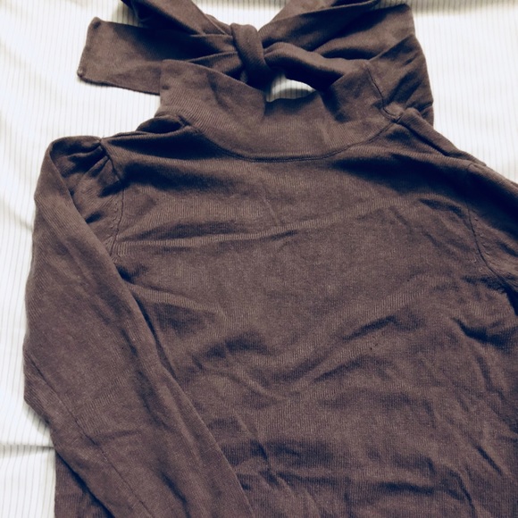 Open Back Moda Sweater - Picture 2 of 4